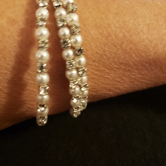 Pearl costume bracelet - Picture 2 of 3